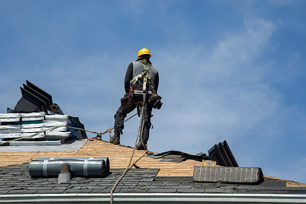 Professional Gutter Installation technician working in Hartwell, GA